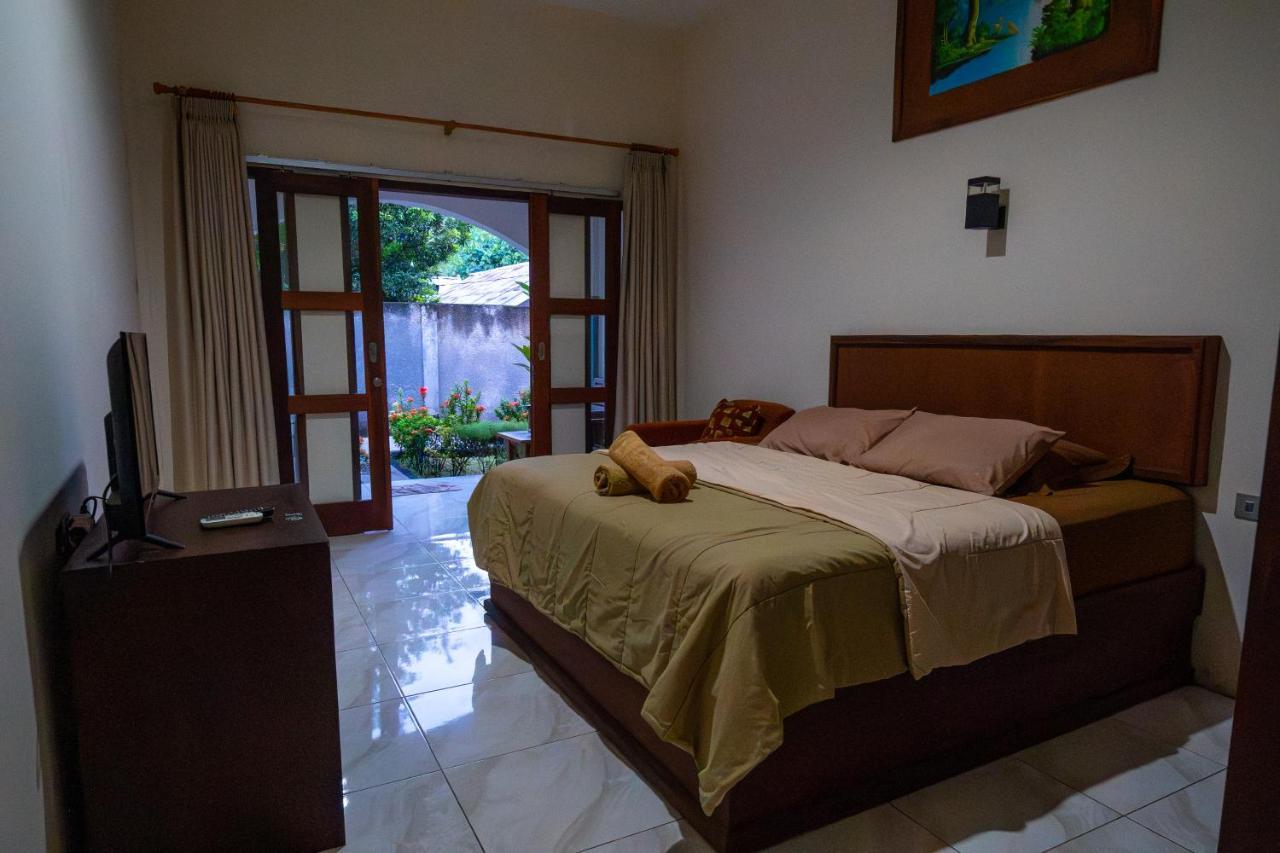 Family Garden Homestay Senggigi Exteriör bild