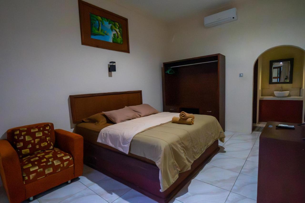 Family Garden Homestay Senggigi Exteriör bild