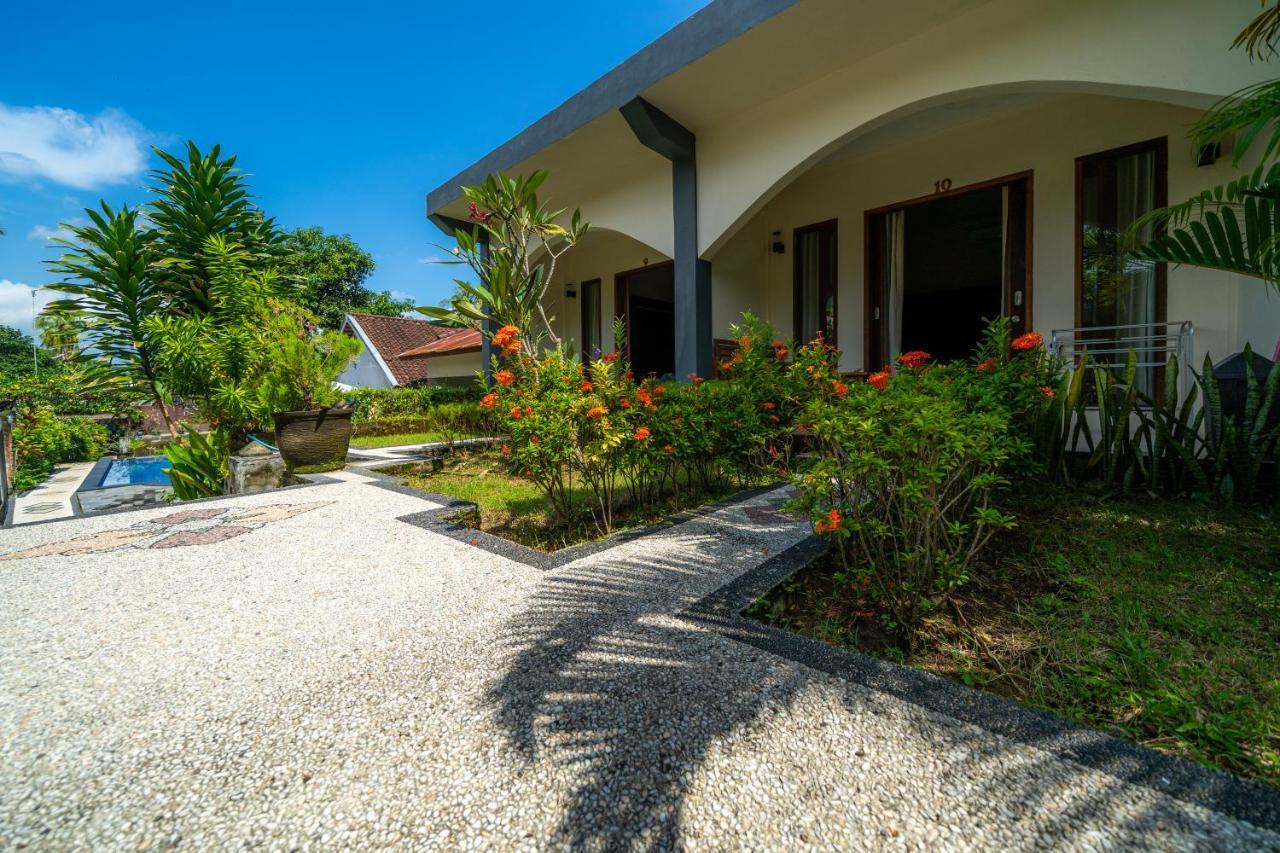 Family Garden Homestay Senggigi Exteriör bild