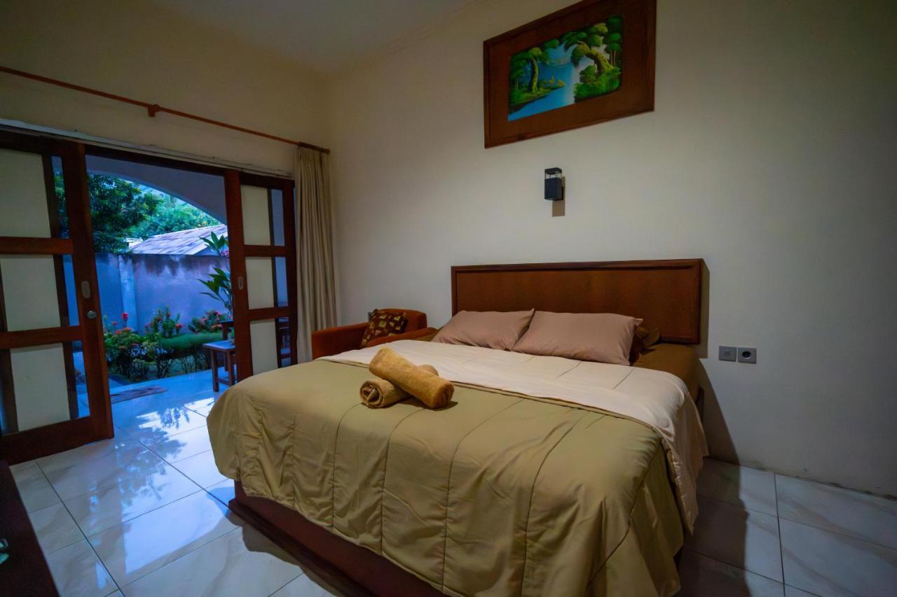 Family Garden Homestay Senggigi Exteriör bild