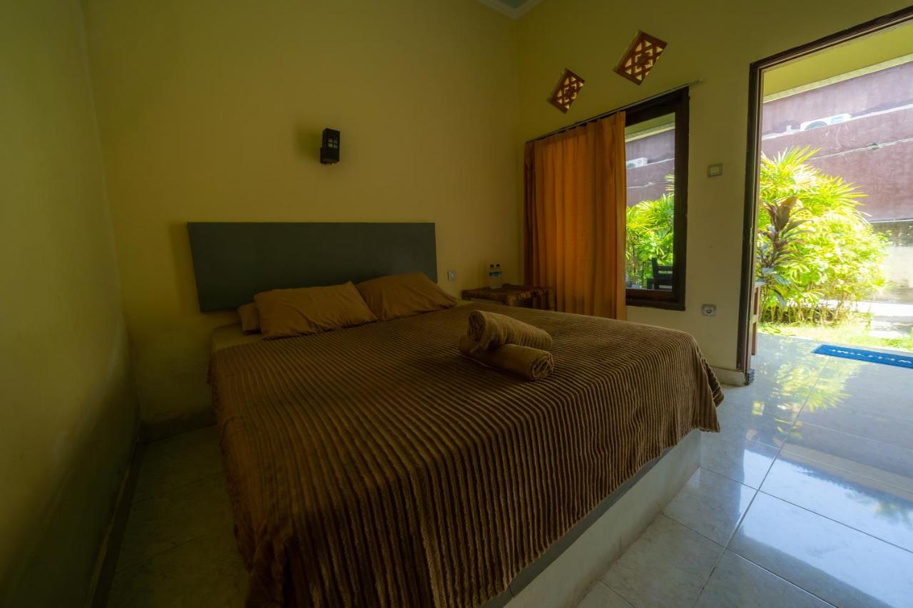 Family Garden Homestay Senggigi Exteriör bild