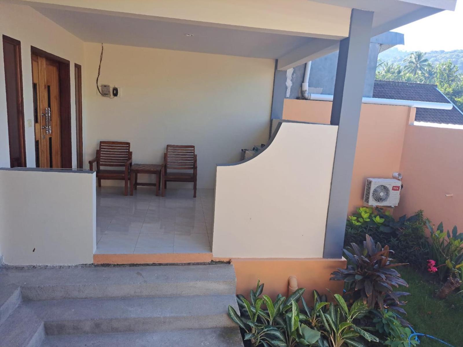 Family Garden Homestay Senggigi Exteriör bild