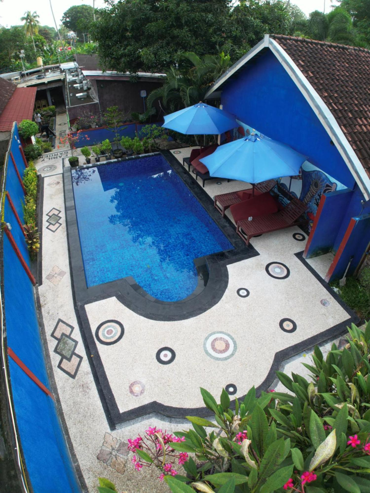 Family Garden Homestay Senggigi Exteriör bild