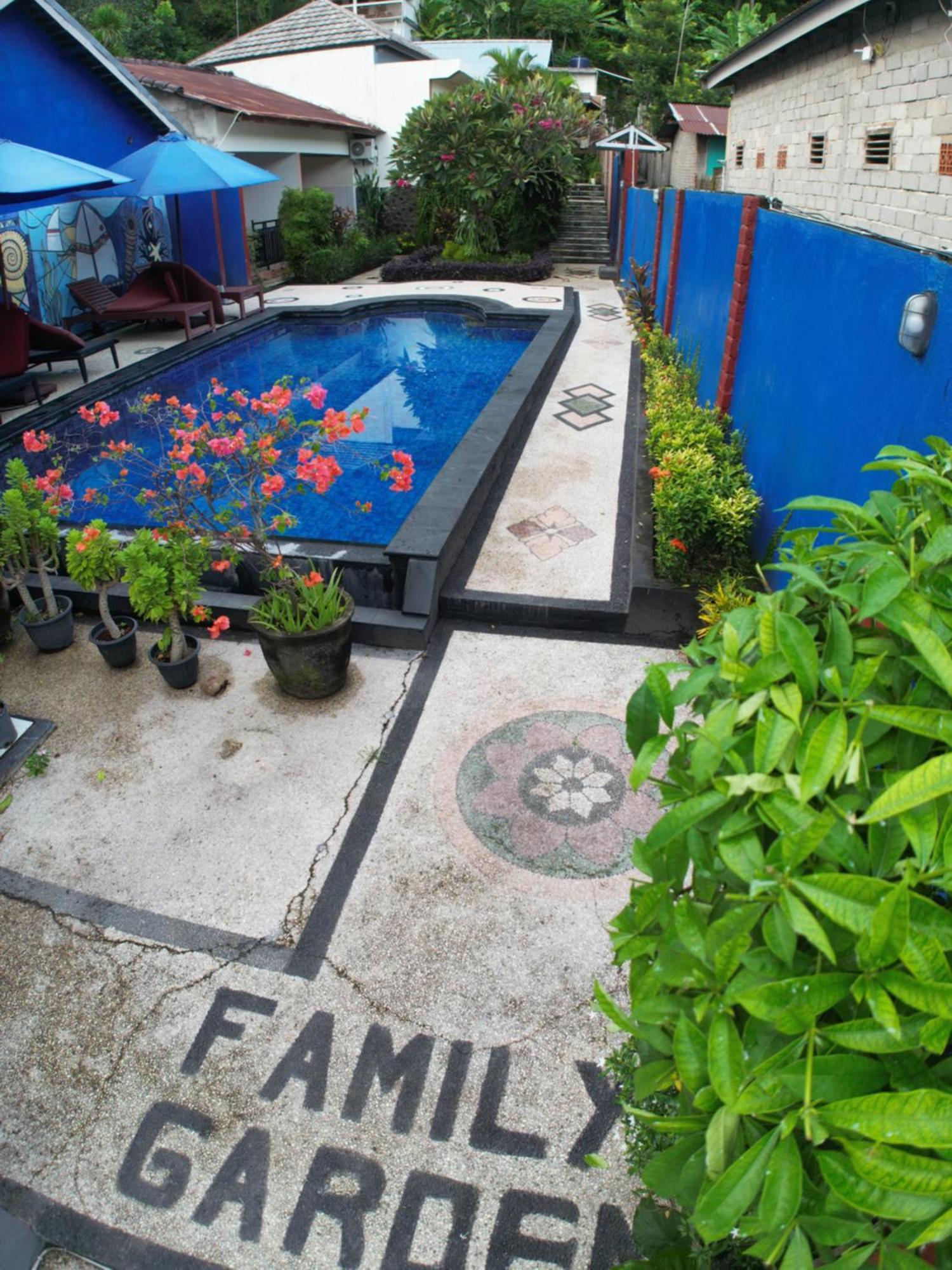 Family Garden Homestay Senggigi Exteriör bild