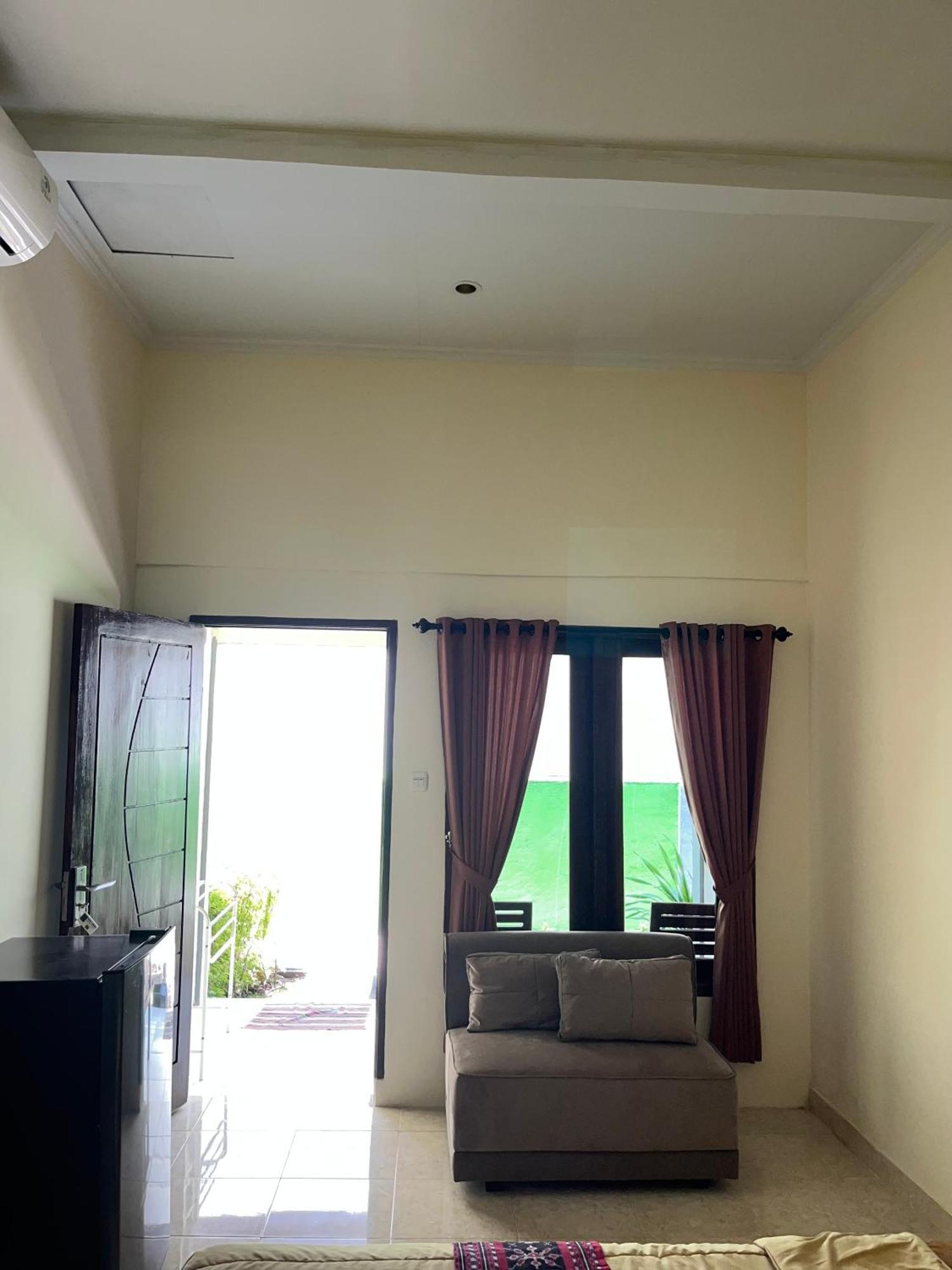 Family Garden Homestay Senggigi Exteriör bild