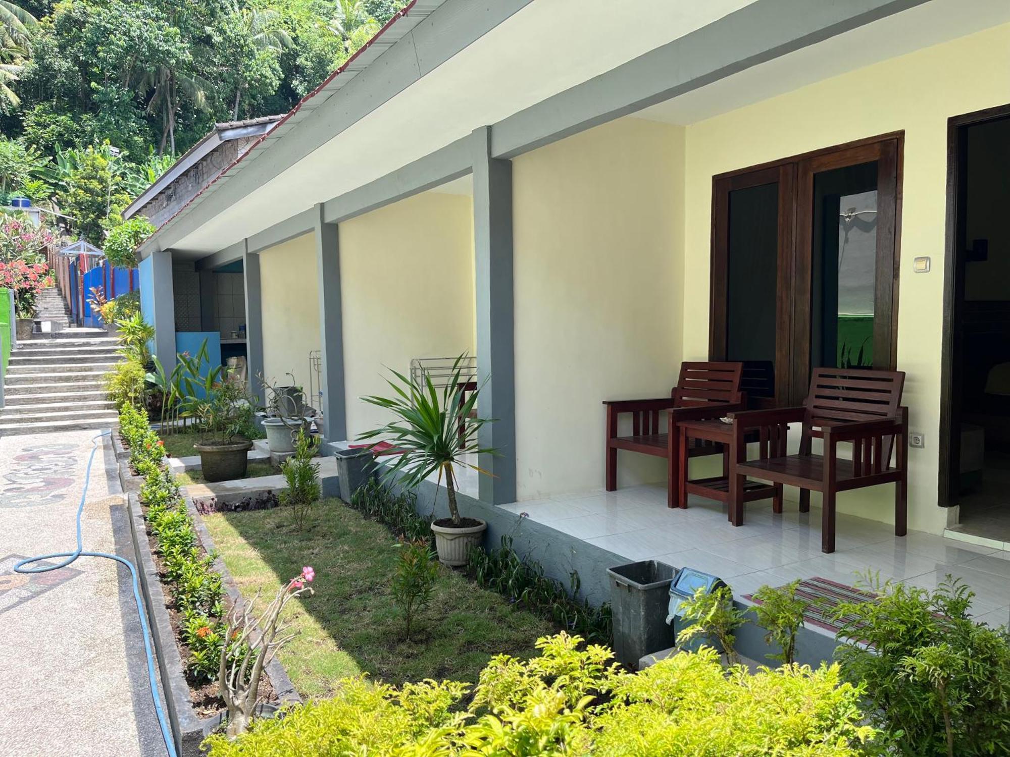 Family Garden Homestay Senggigi Exteriör bild